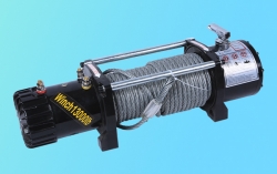 小吊機配合電動絞盤用于裝貨