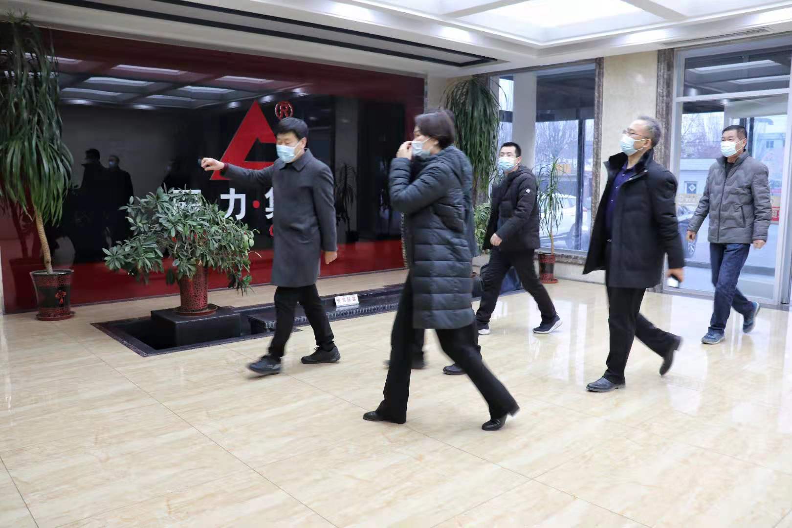 清苑區(qū)常務(wù)副區(qū)長劉丹、管委會主任丁磊一行到河北辰力集團(tuán)檢查指導(dǎo)工作。